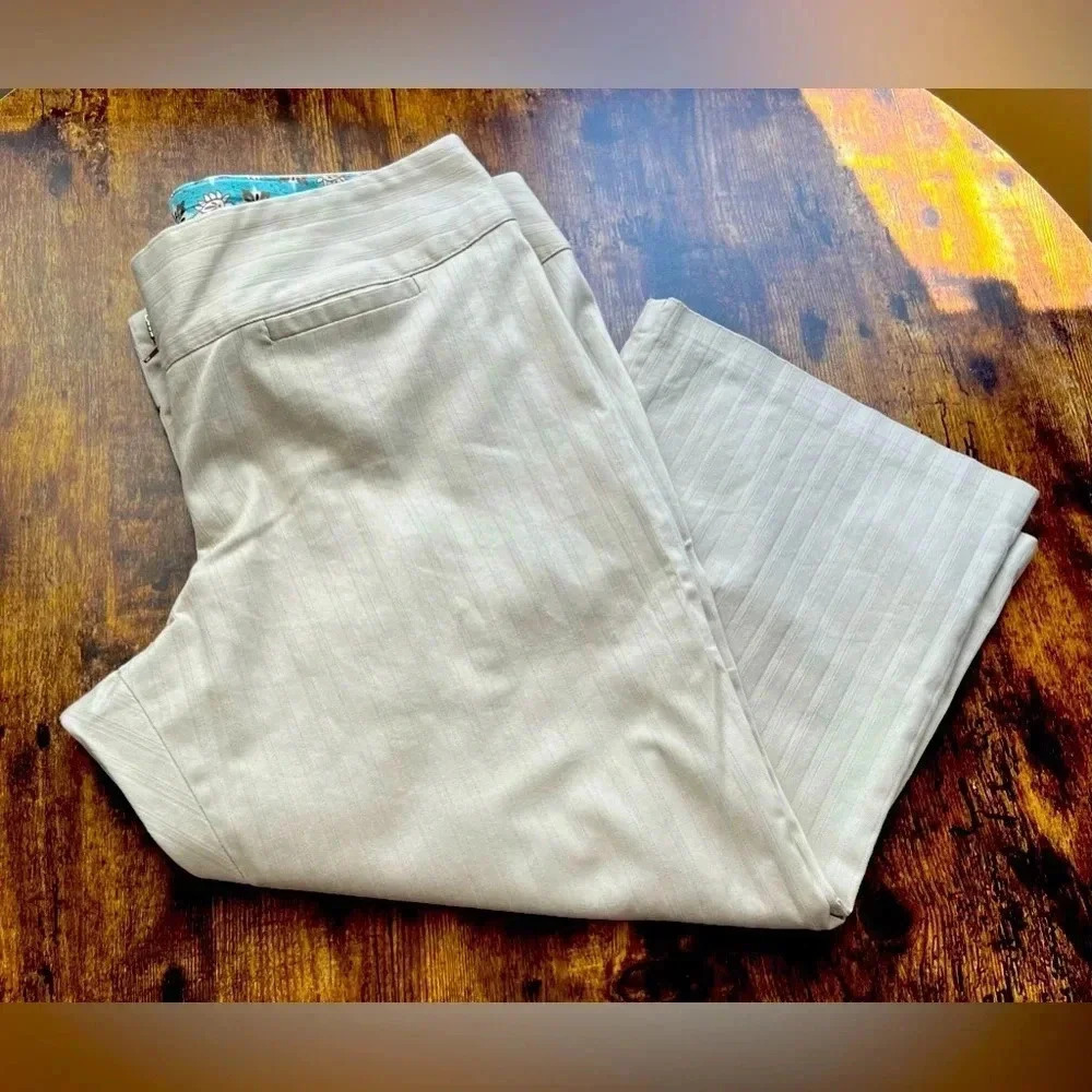 Torrid | ladies Capri pants. Size: 12